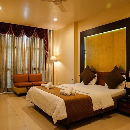 Hotel Viva Inn Yerandwane Dış mekan fotoğraf