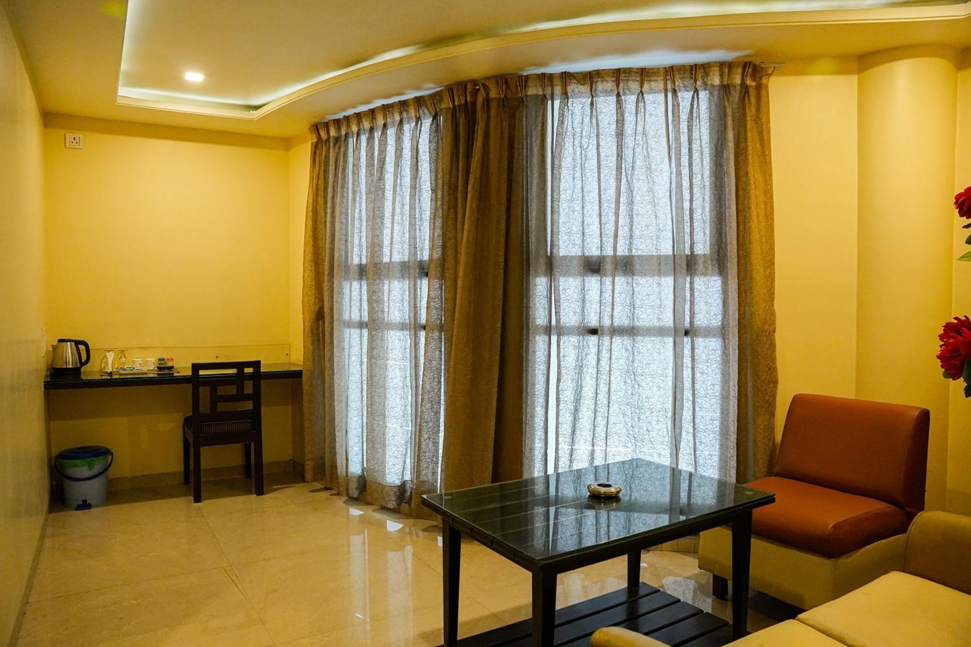 Hotel Viva Inn Yerandwane Dış mekan fotoğraf