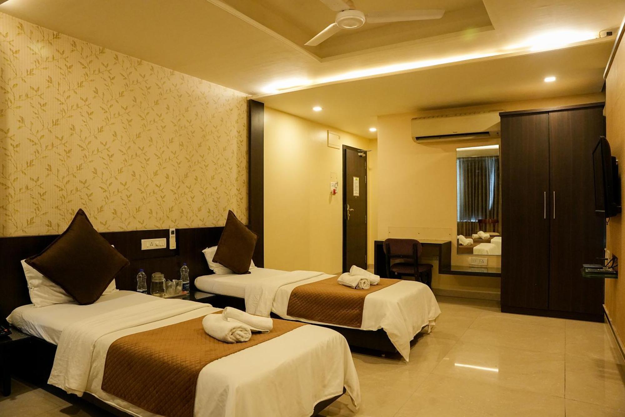 Hotel Viva Inn Yerandwane Dış mekan fotoğraf