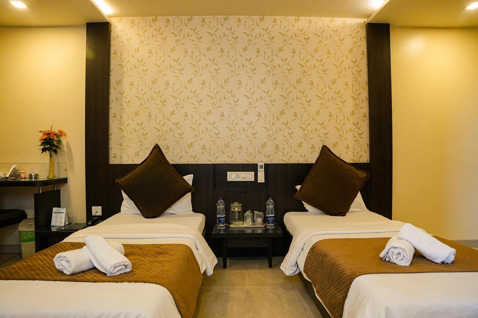 Hotel Viva Inn Yerandwane Dış mekan fotoğraf